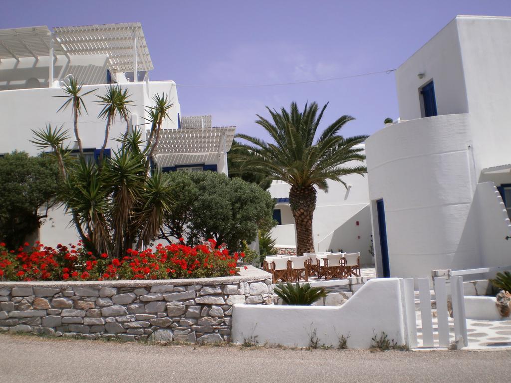 Nicos Studios & Apartments Logaras Bagian luar foto