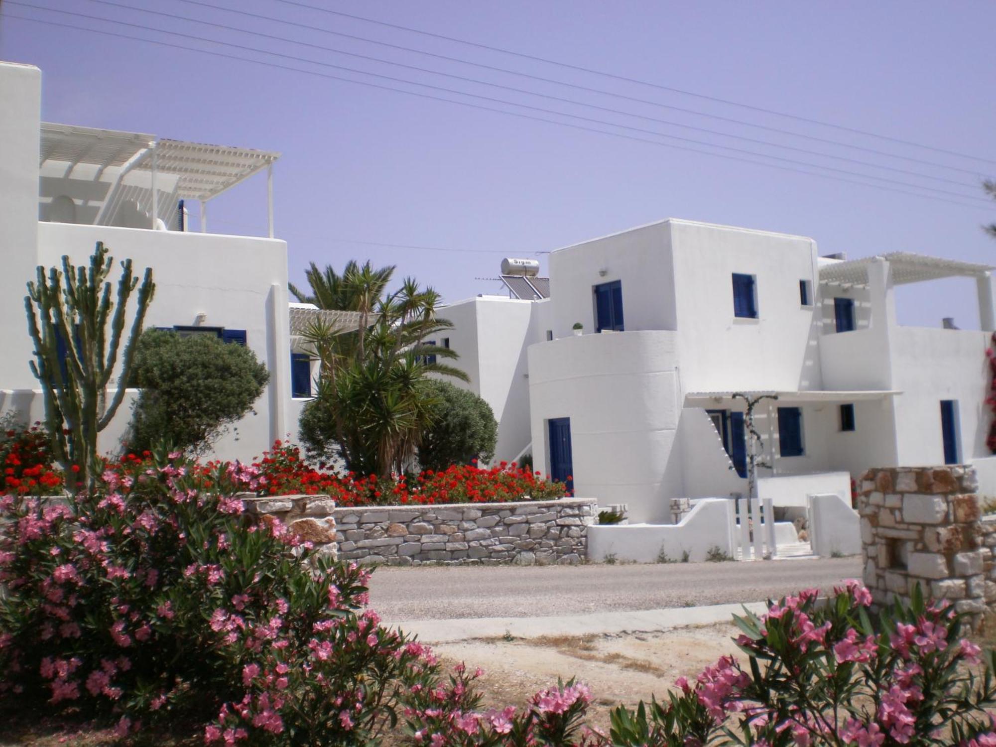 Nicos Studios & Apartments Logaras Bagian luar foto