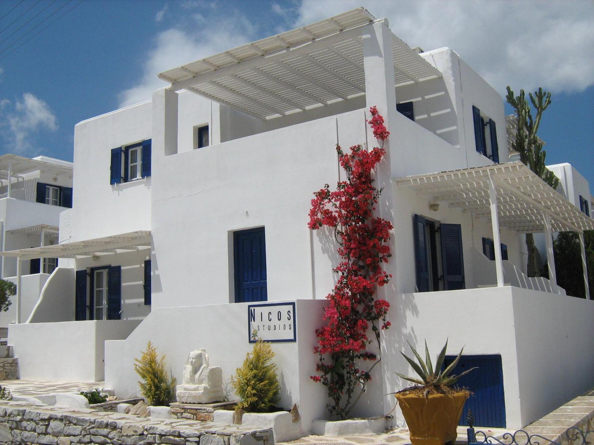 Nicos Studios & Apartments Logaras Bagian luar foto