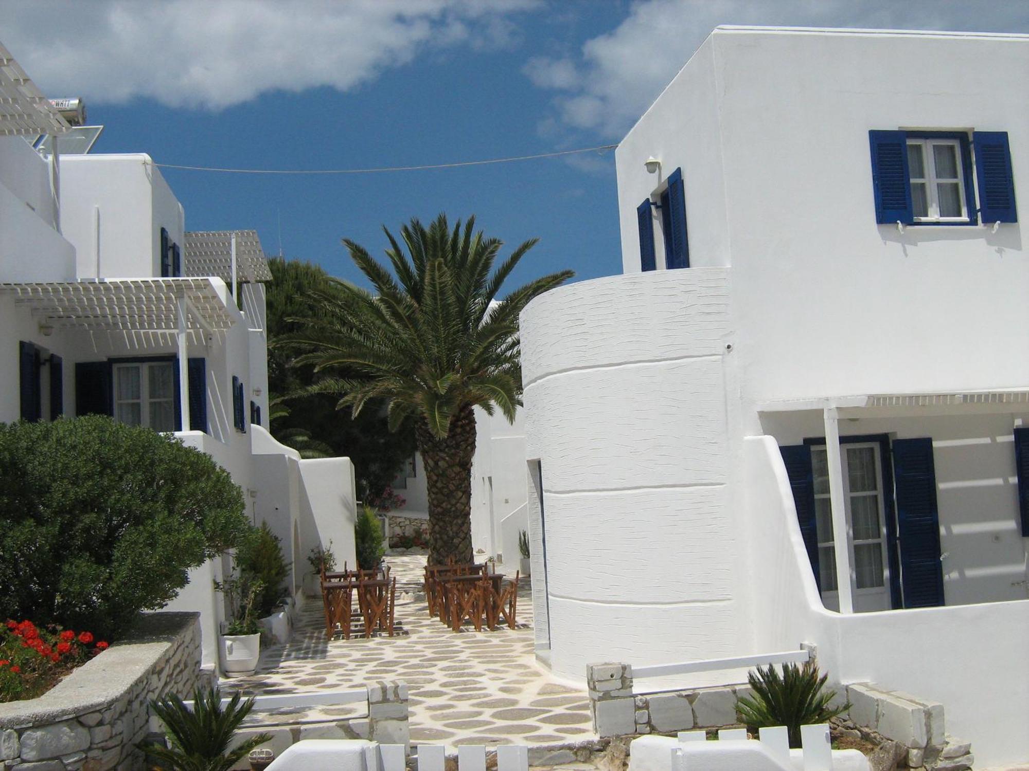 Nicos Studios & Apartments Logaras Bagian luar foto
