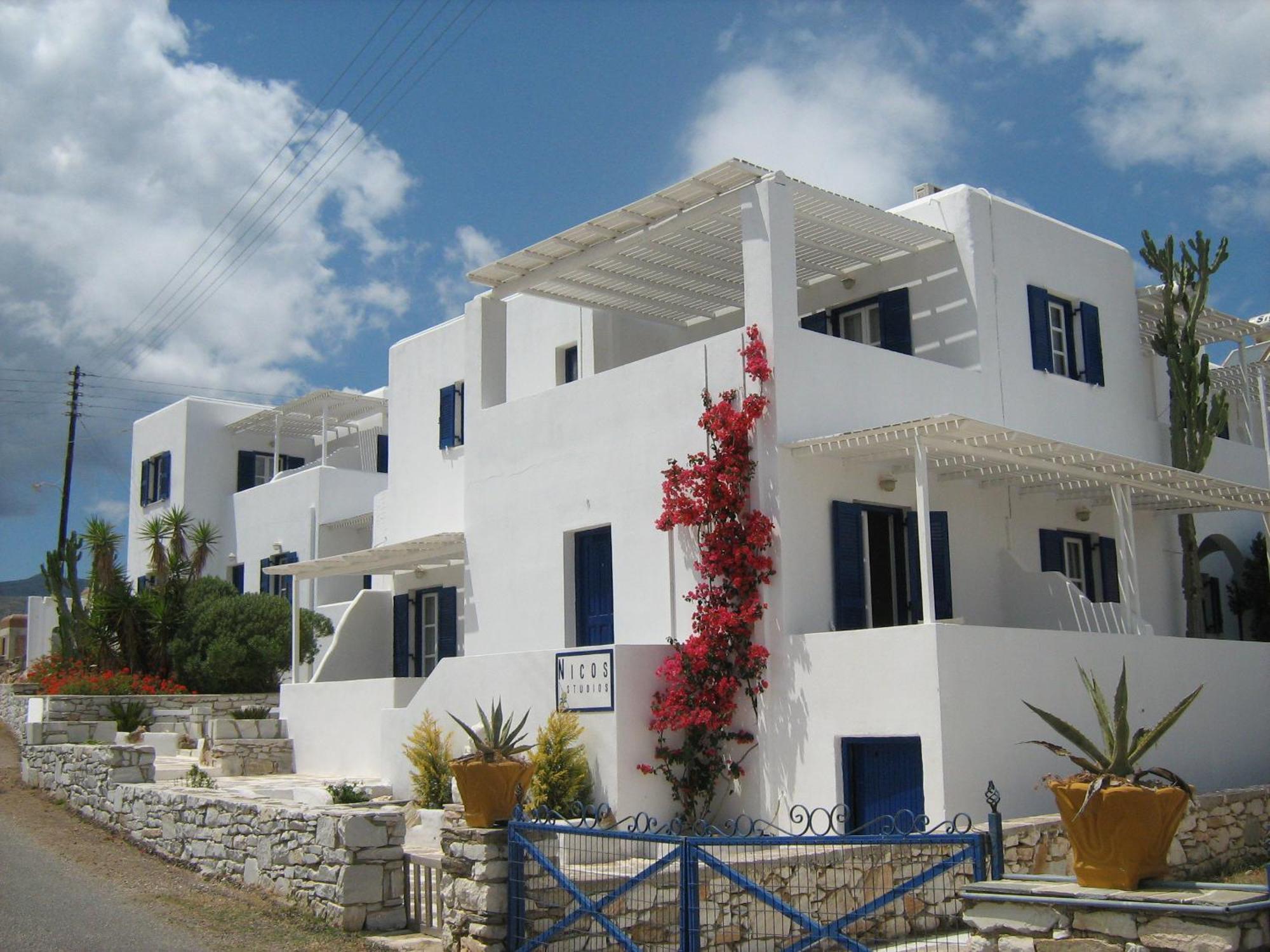 Nicos Studios & Apartments Logaras Bagian luar foto