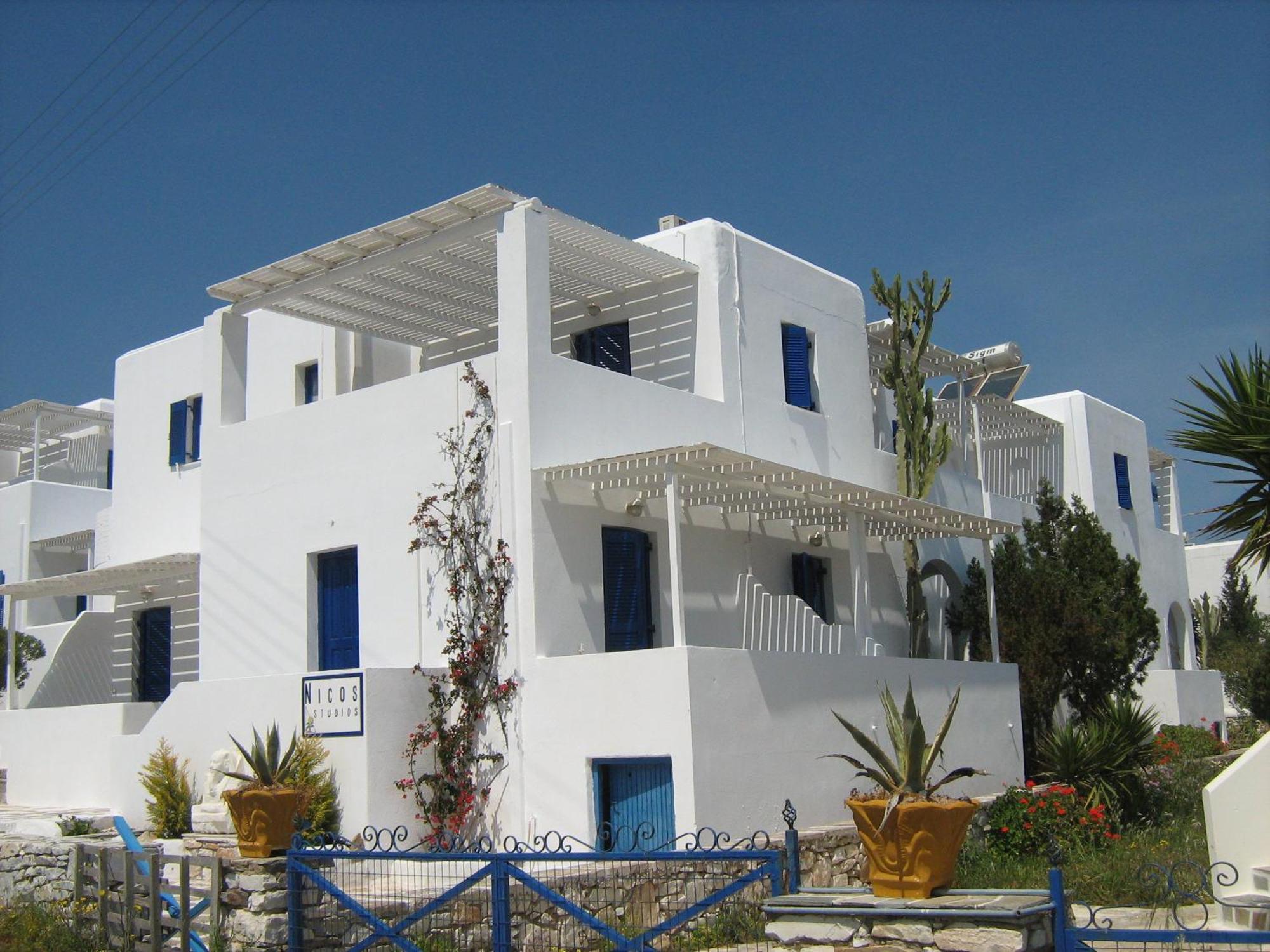 Nicos Studios & Apartments Logaras Bagian luar foto
