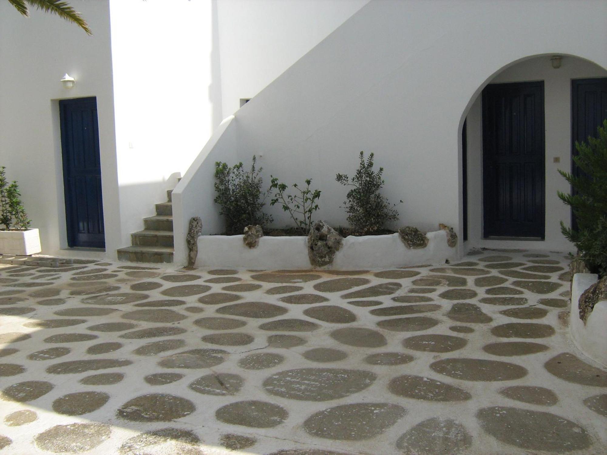 Nicos Studios & Apartments Logaras Bagian luar foto