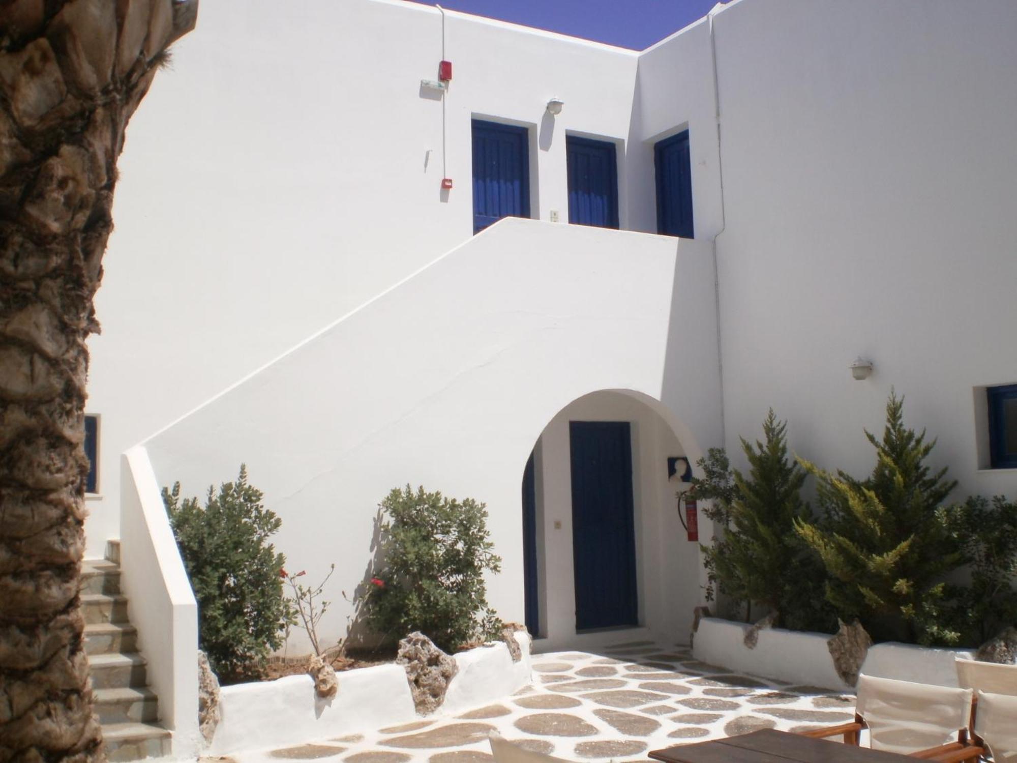 Nicos Studios & Apartments Logaras Bagian luar foto