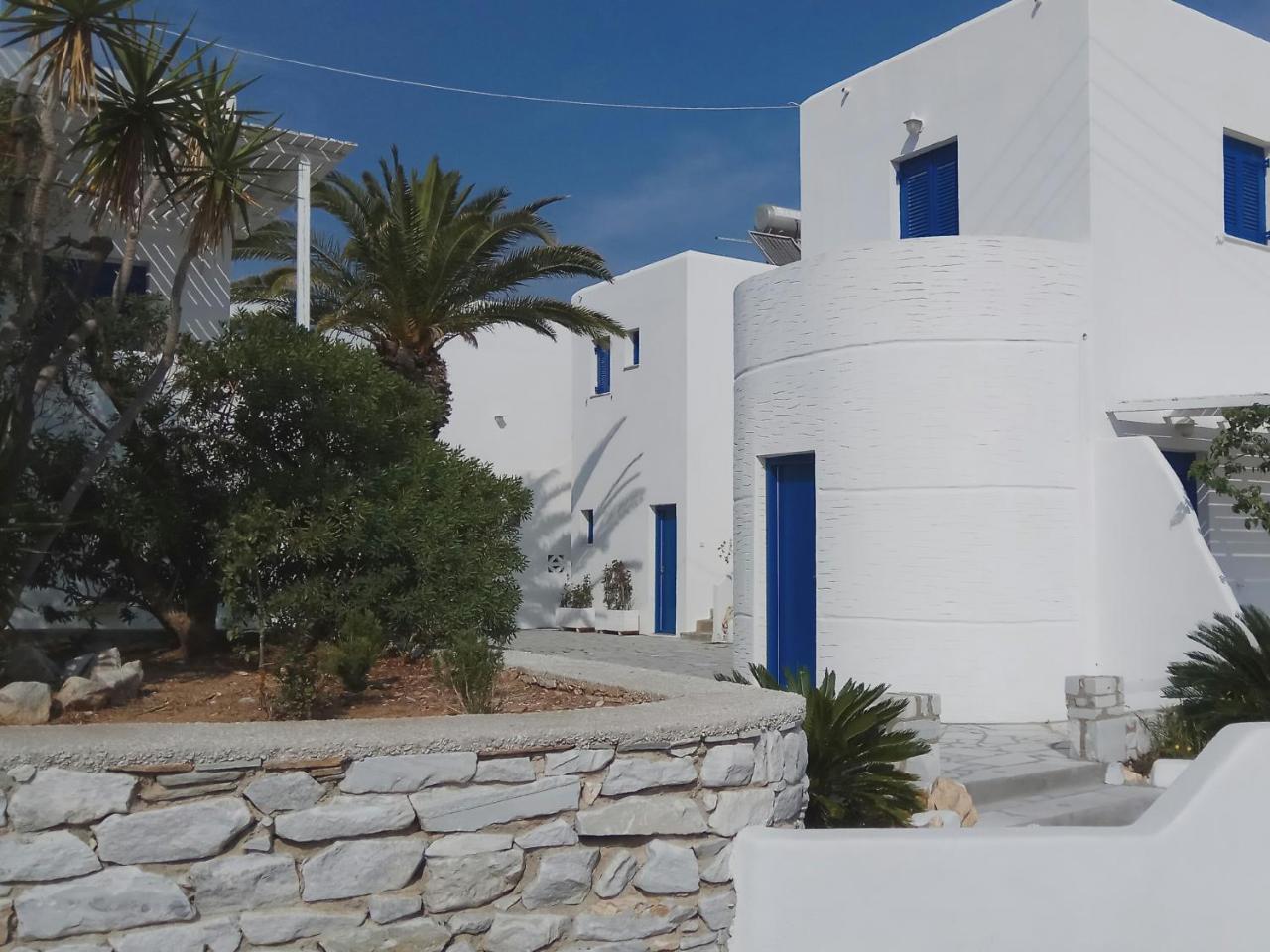 Nicos Studios & Apartments Logaras Bagian luar foto